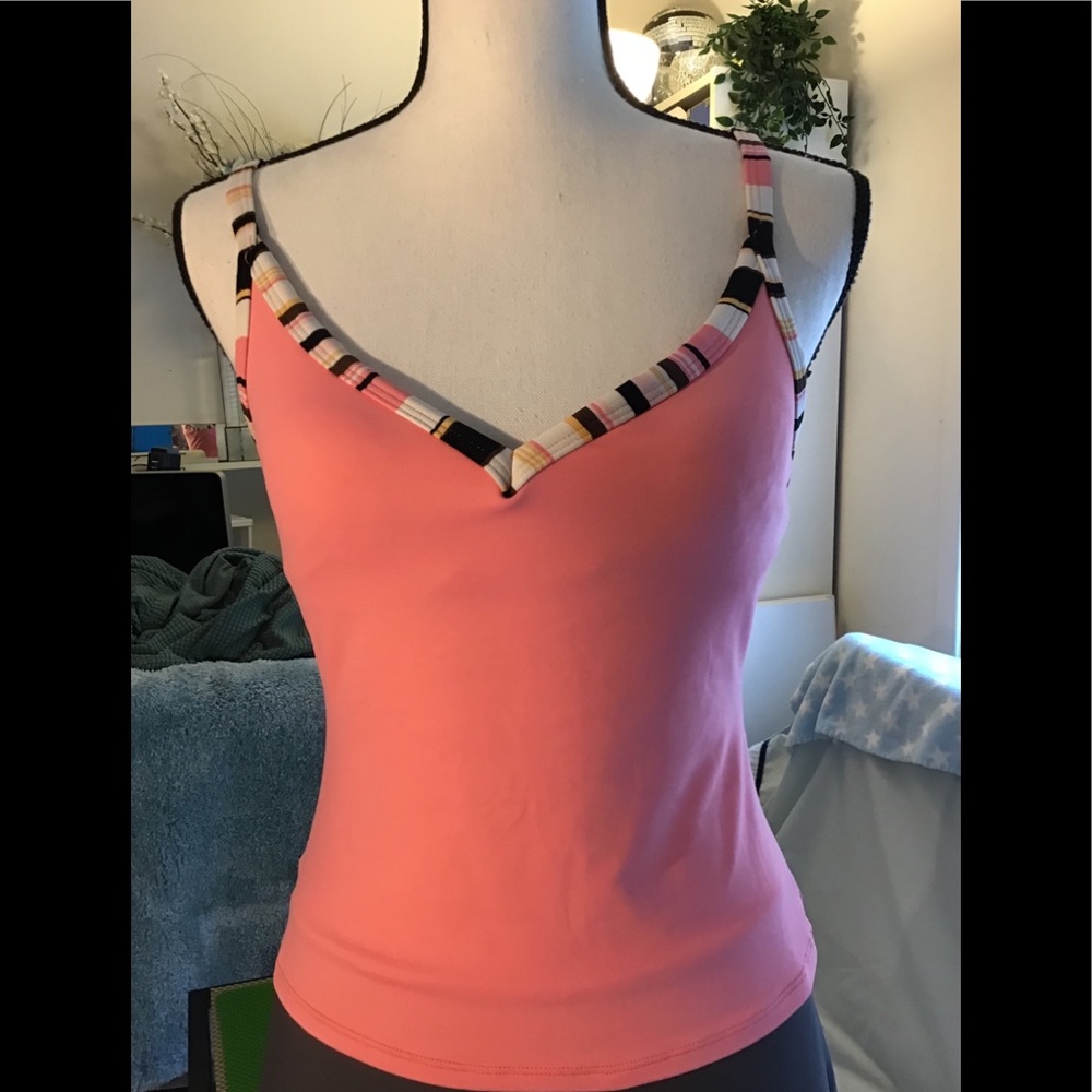 Anne Cole Locker pretty swimsuit top. M